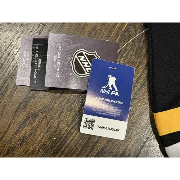 NWT Boston Bruins David Pastrnak #88 NHL Hockey Jersey Youth Kids L/XL $120 (1)